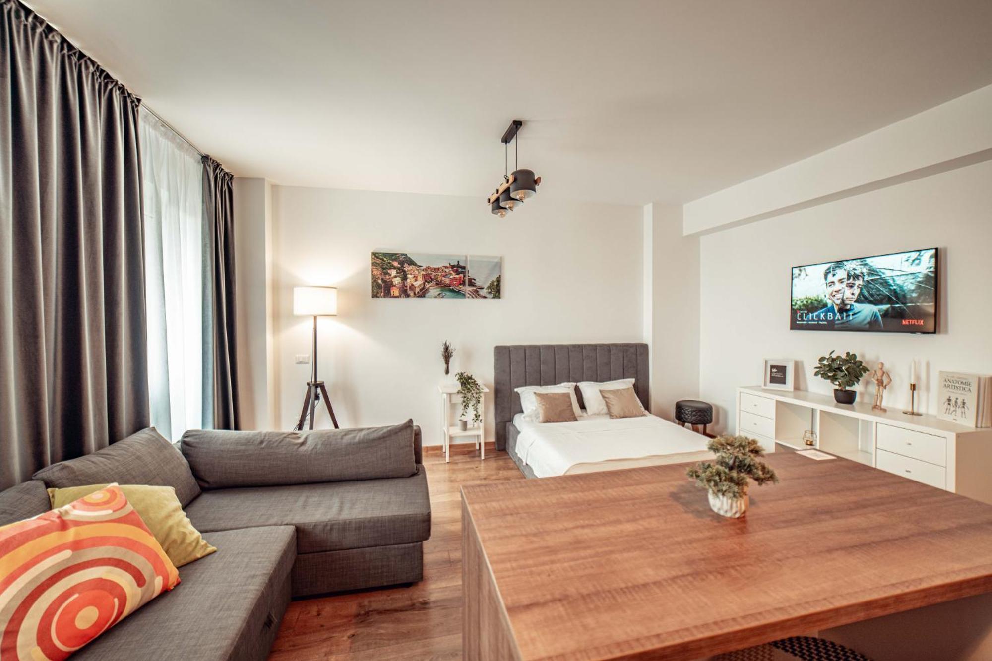 Cozy At Q - Mall Apartment