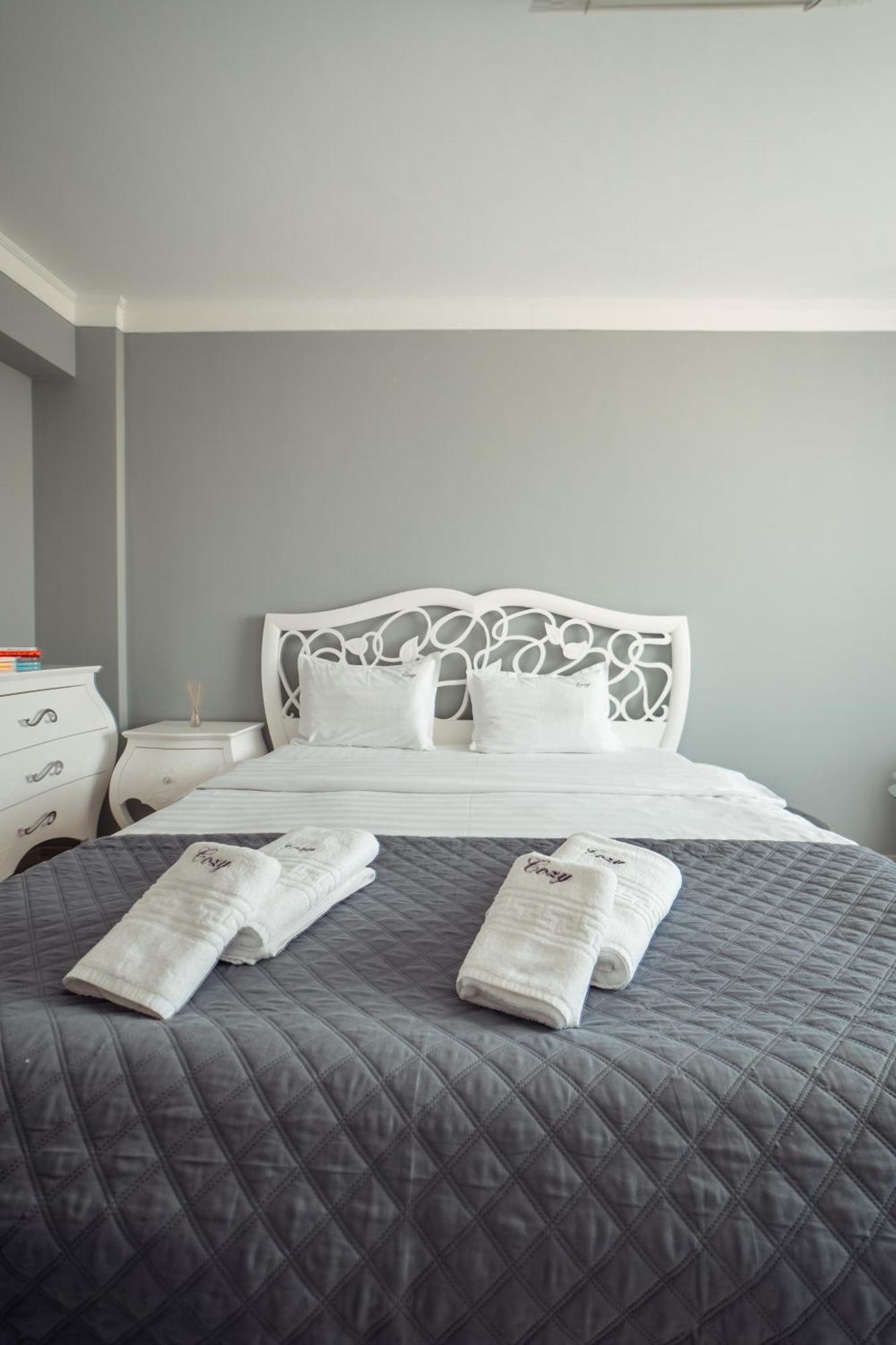 Cozy At Q - Mall Apartment