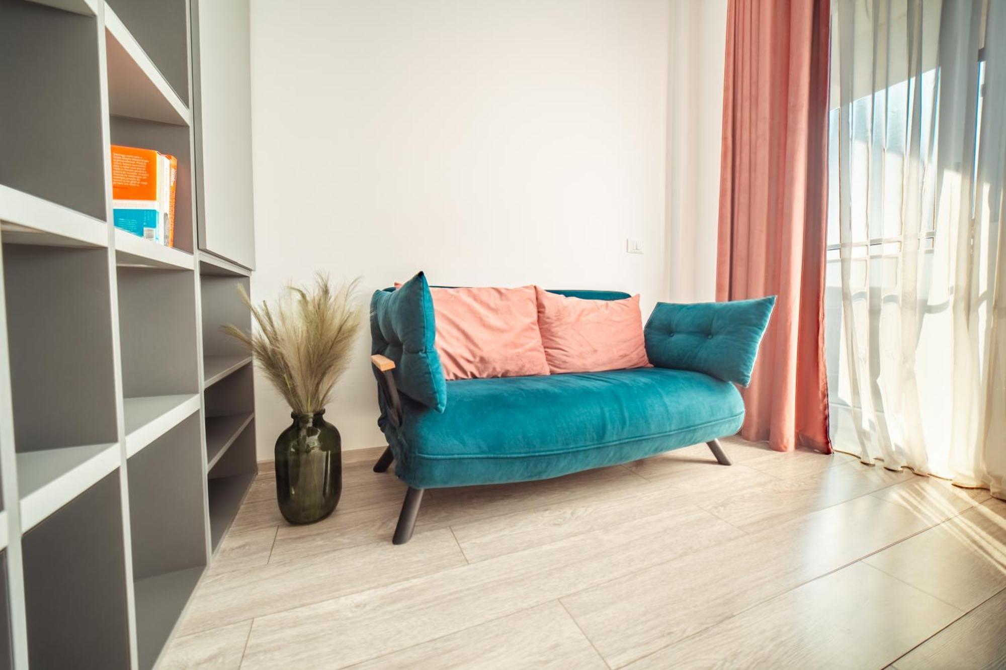 Cozy At Q - Mall Apartment