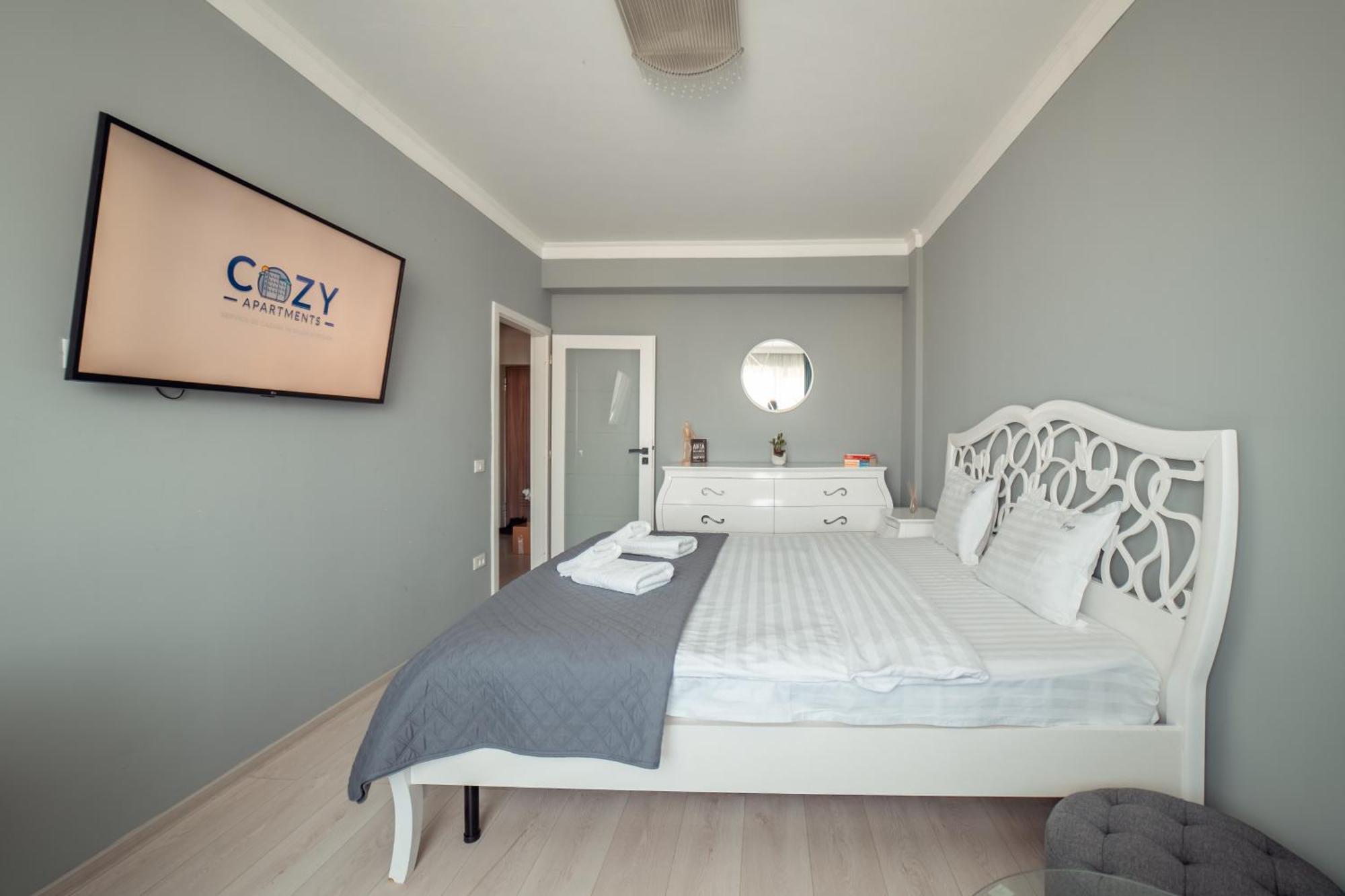Cozy At Q - Mall Apartment