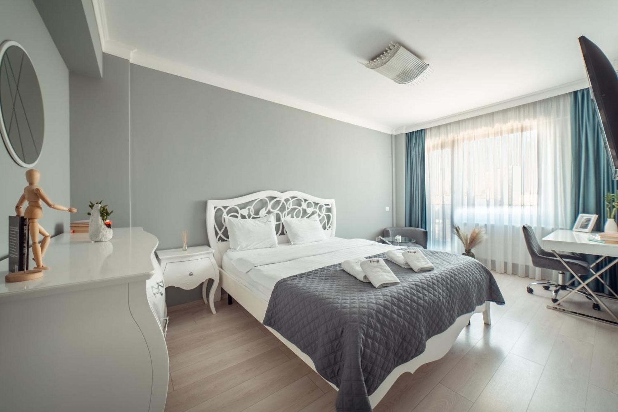 Cozy At Q - Mall Apartment